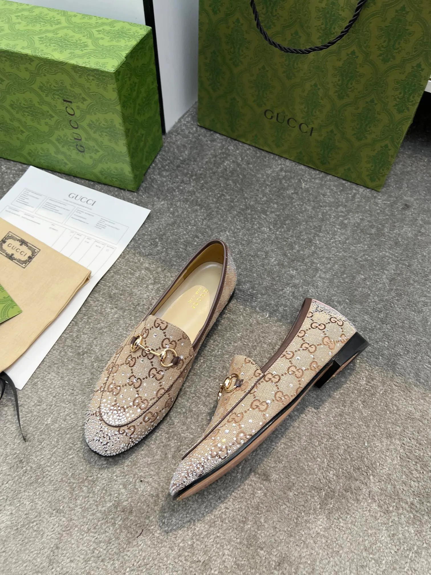 👟👟Ex-factory price 420👟👟 Genuine leather sole +50 Original quality guccisummer's latest limited edition shoes are on sale with top quality. Purchased genuine development original special hot diamond process classic double G presbyopic inner sheepskin with Italian original board material and craftsmanship are the same as the original! Code number: 35-42,